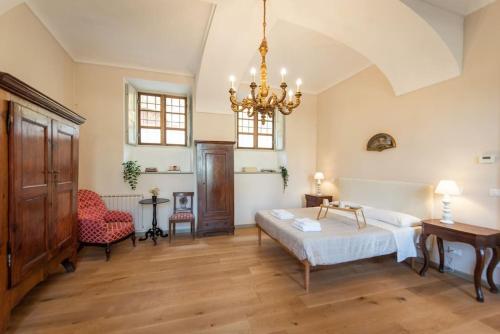 a large room with a bed and a chandelier at Casa Abelli Bilocale in centro ad Alpignano in Alpignano