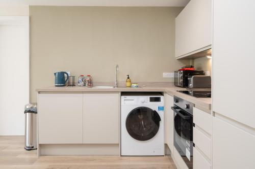Richmond Row Apartments - Free On-Site Parking, WiFi & EV photo 130