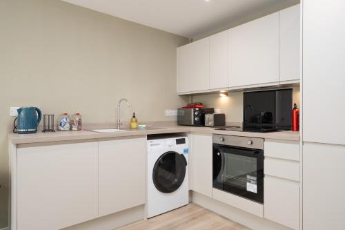 Richmond Row Apartments - Free On-Site Parking, WiFi & EV photo 131