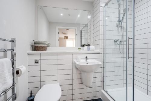 Richmond Row Apartments - Free On-Site Parking, WiFi & EV photo 157