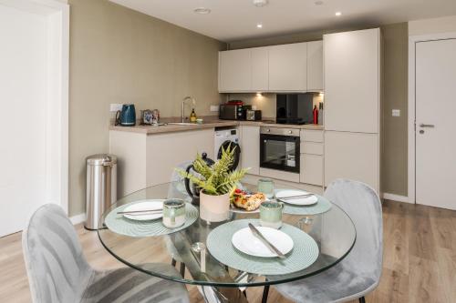 Richmond Row Apartments - Free On-Site Parking, WiFi & EV photo 128