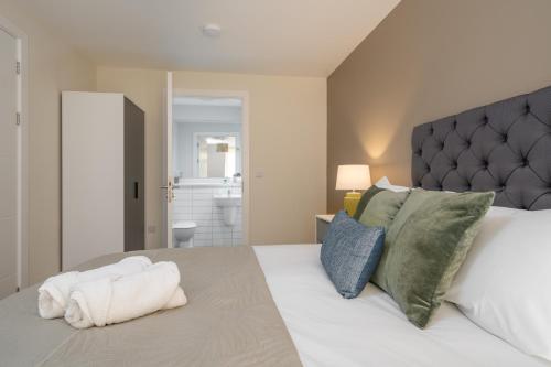Richmond Row Apartments - Free On-Site Parking, WiFi & EV photo 158