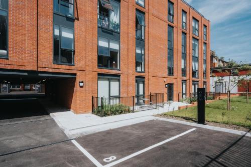 Richmond Row Apartments - Free On-Site Parking, WiFi & EV photo 143