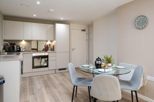 Richmond Row Apartments - Free On-Site Parking, WiFi & EV photo 142