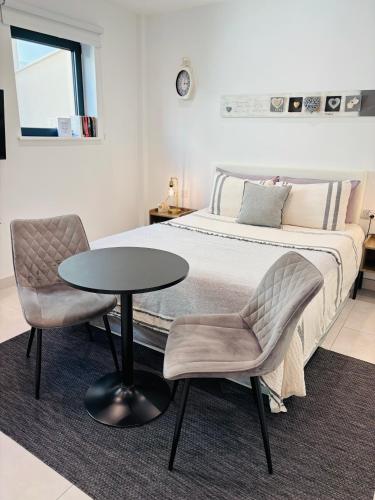 Voodi või voodid majutusasutuse Gibraltar Central Suites toas