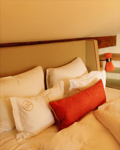 Letto o letti in una camera di Langenmantel Historic Suites