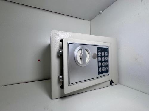a microwave on a wall in a room at Hospedaje Casa Rueda in Barranquilla