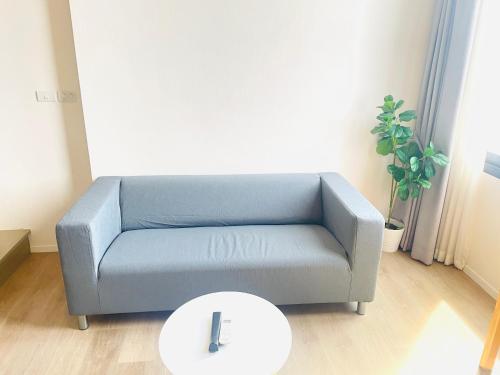 Ruang duduk di 2001BTS On Nut Sukhumvit 87 Residence Duplex