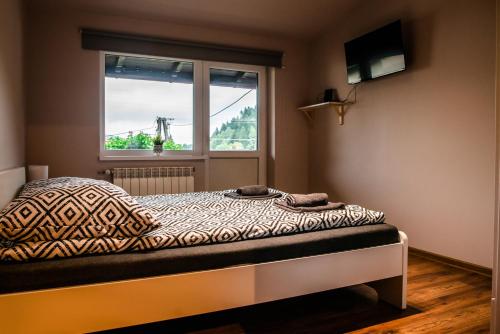 Ένα ή περισσότερα κρεβάτια σε δωμάτιο στο Apartament przy Skrzycznem