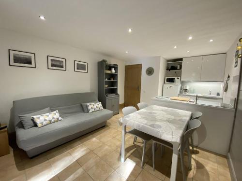 Appartement cosy 3 pièces, avec balcon et piscine, proche des pistes et commodités à La Plagne Tarentaise - FR-1-353-118