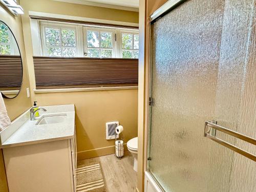a bathroom with a shower and a sink and a toilet at Peach Street Inn by WanderLodges in Medford