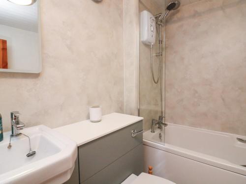 Phòng tắm tại Vine Cottage