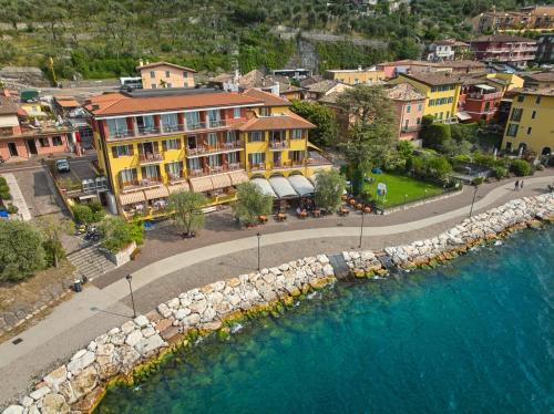 Gallery image of Hotel Residence Villa Beatrice in Brenzone sul Garda