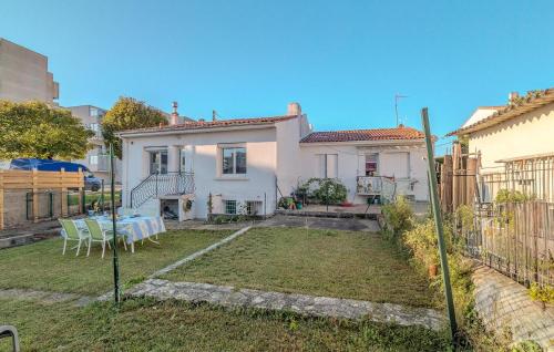 Stunning Home In Royan With Wifi