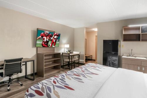 Ein Bett oder Betten in einem Zimmer der Unterkunft Red Roof Inn Doswell - Kings Dominion