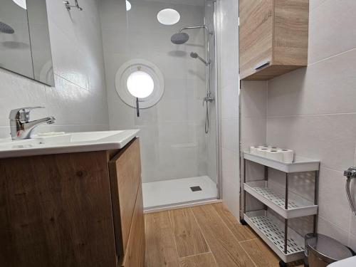 Ένα μπάνιο στο C09A02 Apto Playa y Garaje