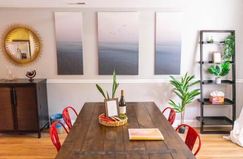 a dining room with a table and chairs with windows at 12ppl House in NW BBQ & Fire Pit in Washington