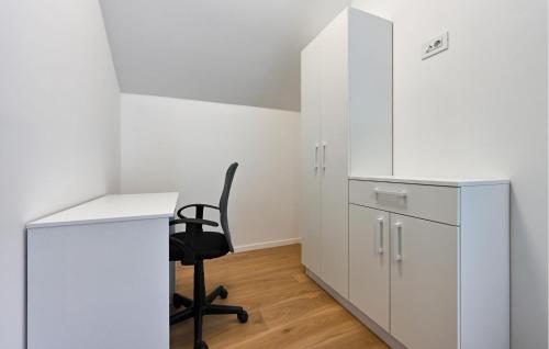 a white desk and a chair in a room at Lovely Home In Margecan With Wifi in Gačice