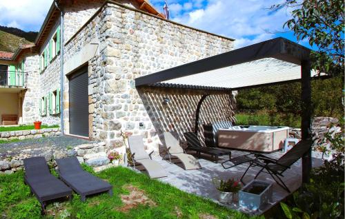 Zahrada ubytování 3 Bedroom Cozy Home In Mayres