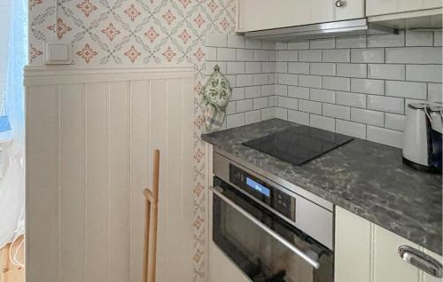 Η κουζίνα ή μικρή κουζίνα στο 2 Bedroom Nice Home In Mariannelund