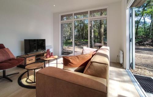 a living room with a couch and a tv at 2 Bedroom Nice Home In Hellendoorn in Hellendoorn