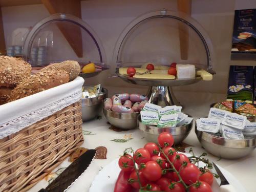 a counter with a bunch of bread and other food at Hotel-Pension Scharl am Maibaum in Eitting