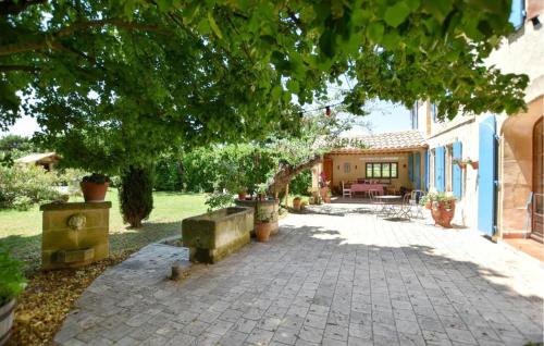 Κήπος έξω από το Gorgeous Home In Arles