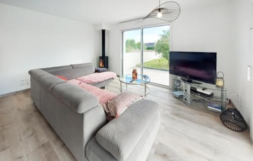 TV a/nebo společenská místnost v ubytování Beautiful Home In Santec With Wifi