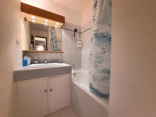 a bathroom with a sink and a shower curtain at Appartement montagne 6 pers, rénové, balcon sud/ouest - FR-1-452-389 in Les Menuires