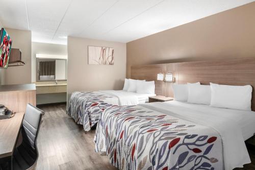 Ein Bett oder Betten in einem Zimmer der Unterkunft Red Roof Inn Doswell - Kings Dominion