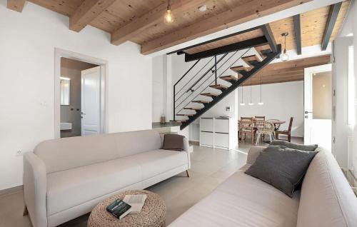 Posezení v ubytování Lovely Home In Funtana With Wifi