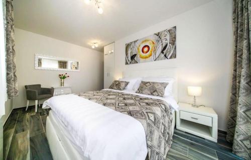 Ένα ή περισσότερα κρεβάτια σε δωμάτιο στο Pet Friendly Home In Seline With Sauna