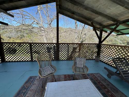 Μπαλκόνι ή βεράντα στο Topanga Panoramic View Loft with Trails & Creeks