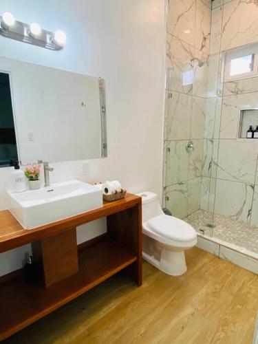 a bathroom with a sink and a toilet and a shower at Casa Jocabeth in Flores