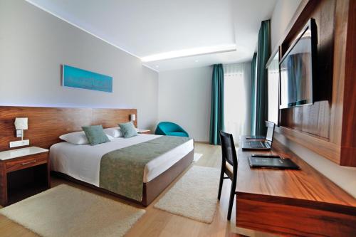 Voodi või voodid majutusasutuse Hotel Korsal toas