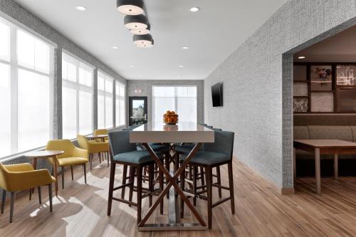 a dining room with a table and chairs at Hampton Inn Saline in Saline