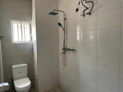 Ένα μπάνιο στο Miraph Apartment II