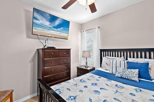 Postel nebo postele na pokoji v ubytování Marlin by South Padre Resort Rentals