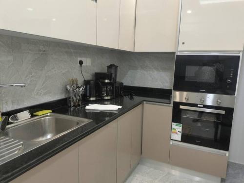 Afbeelding uit fotogalerij van Lissa Luxury Home Beachfront Bliss,3 bedroom Apartment,Nyali,Mombasa in Bamburi