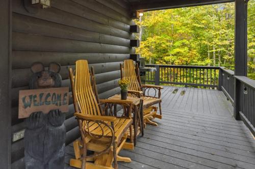 Balkón nebo terasa v ubytování Creekside Hideaway