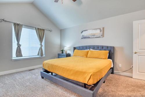 a bedroom with a bed and a window at Family friendly 5bd3bath 3CarGarage GameRoom in Cimarron Hills