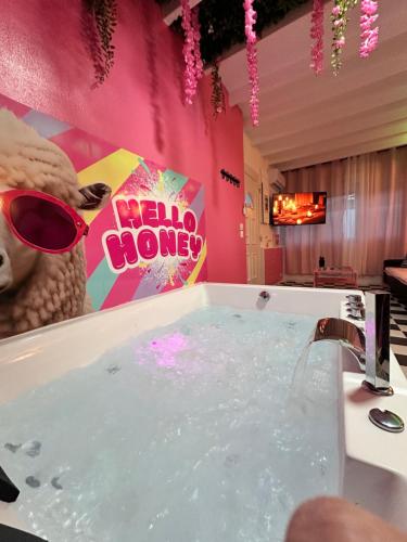 a bath tub filled with water in a bathroom at Maison 60 m2 Loveroom romantique avec jacuzzi privé à 10 min de Nancy et jardin privé in Messein