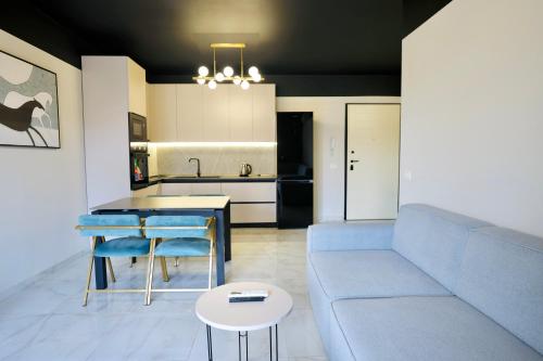 Miku Apartment-Chic 2 Bedroom Escape