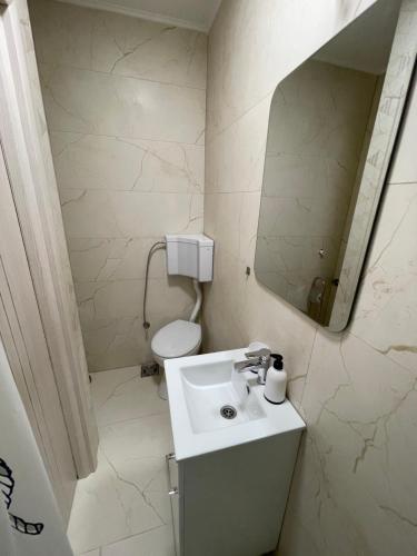 Home Alone Apartmentにあるバスルーム