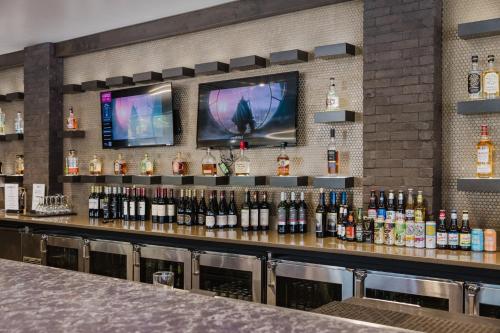 Minuman di Crowne Plaza Suites MSP Airport - Mall of America by IHG