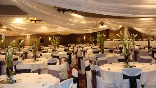 Restoran atau tempat lain untuk makan di Crowne Plaza Suites MSP Airport - Mall of America by IHG