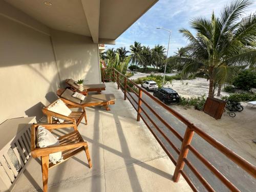 Un balcón o terraza en Noah Beach Hotel & Suites