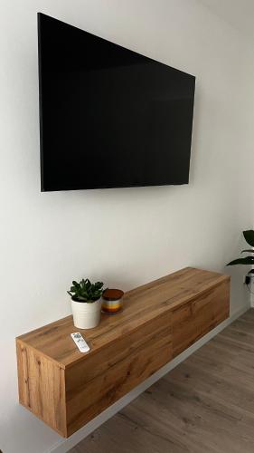 Apartment AS mit Balkonにあるテレビまたはエンターテインメントセンター