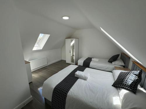 a bedroom with two beds in a attic at 5-Bedroom Cottage in New Waltham, Grimsby in Grimsby