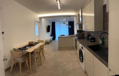 Aya's Snaresbrook Apartment photo 10